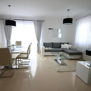 apartments-villa-mantinela.primorje-gorskikotar.com/