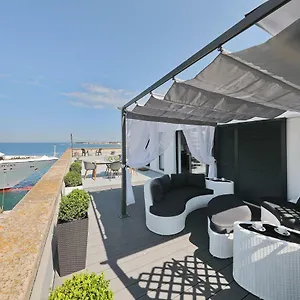 https://stunning-sea-view-apartment.hotelinzadar.com